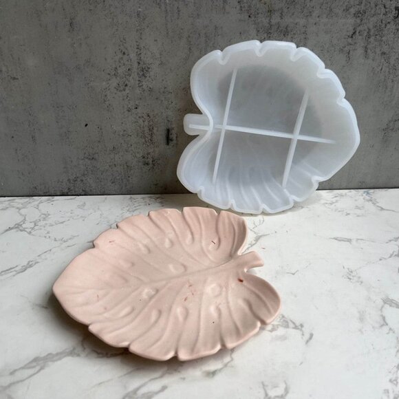 Monsterra Leaf Dish Tray Silicone Mold - Picture 1 of 3